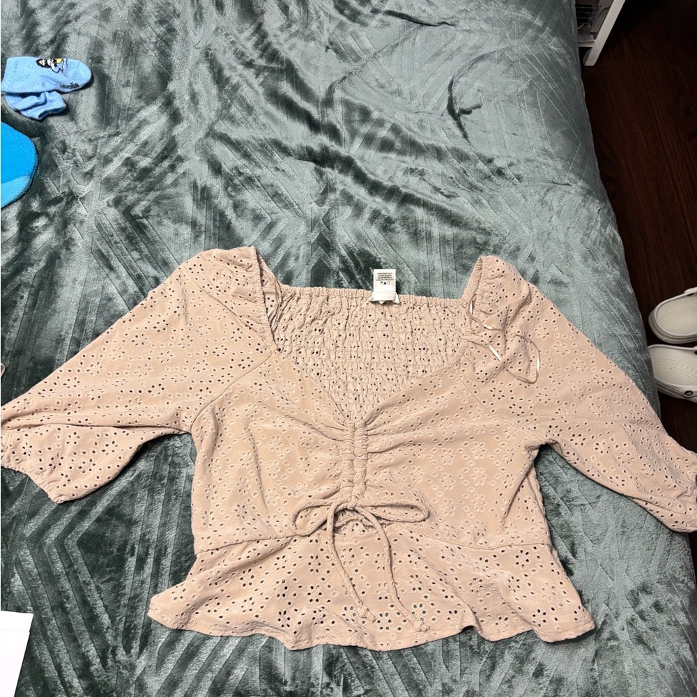 Urban Romantics 3/4 Sleeve Crop Top
